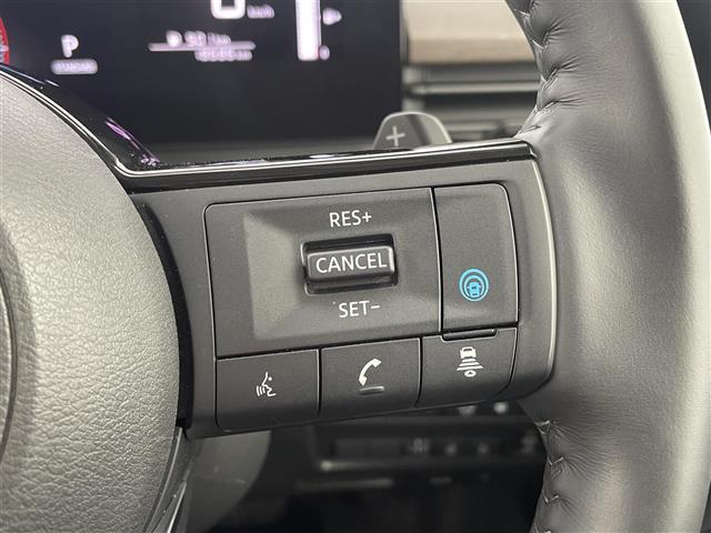 セレナ ハイウェイスターＶ　Ｖセレクション　プロパイロット　アラウンドビューモニター　デジタルインナーミラー　フリップダウンモニター　オートブレーキホールド　レーダークルーズコントロール　両側パワースライドドア　純正アルミホイール（6枚目）