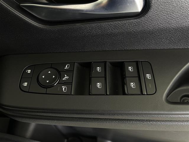 セレナ ハイウェイスターＶ　Ｖセレクション　プロパイロット　アラウンドビューモニター　デジタルインナーミラー　フリップダウンモニター　オートブレーキホールド　レーダークルーズコントロール　両側パワースライドドア　純正アルミホイール（19枚目）