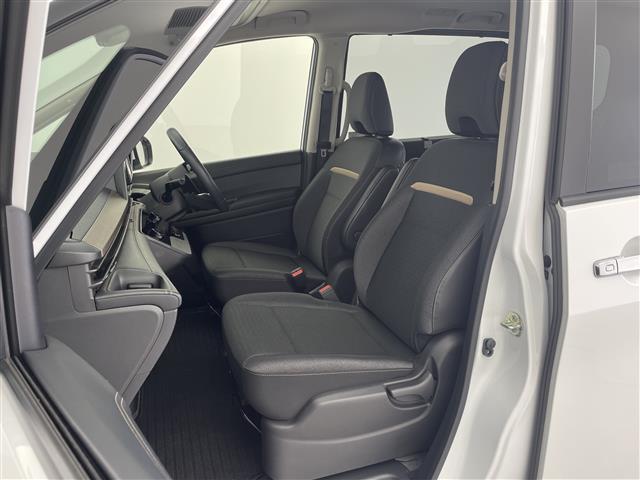 セレナ ハイウェイスターＶ　Ｖセレクション　プロパイロット　アラウンドビューモニター　デジタルインナーミラー　フリップダウンモニター　オートブレーキホールド　レーダークルーズコントロール　両側パワースライドドア　純正アルミホイール（23枚目）