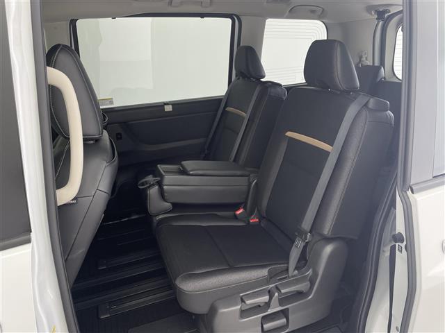 セレナ ハイウェイスターＶ　Ｖセレクション　プロパイロット　アラウンドビューモニター　デジタルインナーミラー　フリップダウンモニター　オートブレーキホールド　レーダークルーズコントロール　両側パワースライドドア　純正アルミホイール（24枚目）