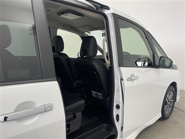 セレナ ハイウェイスターＶ　Ｖセレクション　プロパイロット　アラウンドビューモニター　デジタルインナーミラー　フリップダウンモニター　オートブレーキホールド　レーダークルーズコントロール　両側パワースライドドア　純正アルミホイール（29枚目）