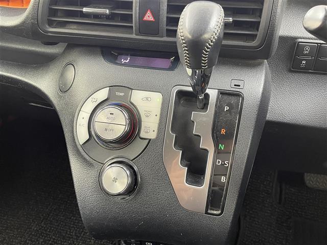 シエンタ Ｇ　クエロ　純正ナビ　モデリスタエアロ　全方位カメラ　ＥＴＣ　シートヒーター　ステアリングヒーター　ステアリングスイッチ　オートハイビーム　両側パワースライドドア　レーンキープアシスト　衝突ケイゲンブレーキ（12枚目）