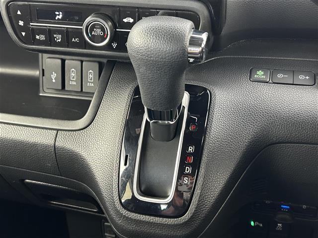 Ｎ－ＢＯＸカスタム Ｌ　純正ナビ　Ｂｌｕｅｔｏｏｔｈ　フルセグ　ＣＤ　ＤＶＤ　バックカメラ　ドライブレコーダー　ビルトインＥＴＣ　シートヒーター　レーダークルーズコントロール　ハイビームアシスト　スマートキー（13枚目）