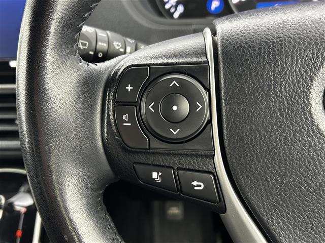 エスクァイア Ｇｉ　プレミアムパッケージ　ブラックテーラード　純正９インチナビ／モデリスタ／純正フリップダウン／トヨタセーフティーセンス／両側パワースライドドア／ステアリングヒーター／シートヒーター／ＭＴモード付／クルーズコントロール／バックカメラ／ＬＥＤ（5枚目）