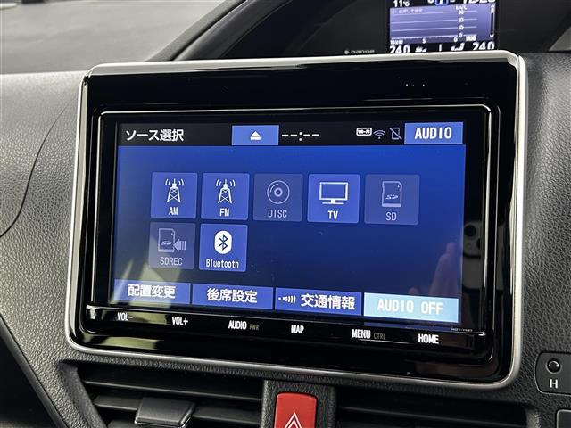 エスクァイア Ｇｉ　プレミアムパッケージ　ブラックテーラード　純正９インチナビ／モデリスタ／純正フリップダウン／トヨタセーフティーセンス／両側パワースライドドア／ステアリングヒーター／シートヒーター／ＭＴモード付／クルーズコントロール／バックカメラ／ＬＥＤ（12枚目）