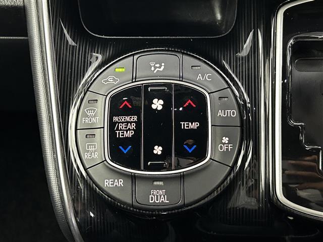 エスクァイア Ｇｉ　プレミアムパッケージ　ブラックテーラード　純正９インチナビ／モデリスタ／純正フリップダウン／トヨタセーフティーセンス／両側パワースライドドア／ステアリングヒーター／シートヒーター／ＭＴモード付／クルーズコントロール／バックカメラ／ＬＥＤ（14枚目）