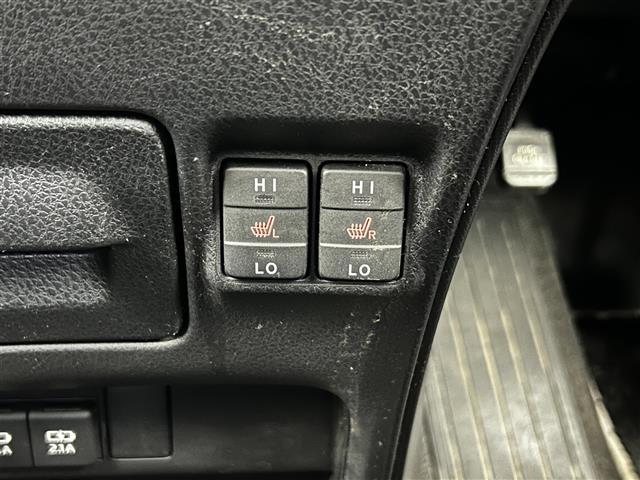 エスクァイア Ｇｉ　プレミアムパッケージ　ブラックテーラード　純正９インチナビ／モデリスタ／純正フリップダウン／トヨタセーフティーセンス／両側パワースライドドア／ステアリングヒーター／シートヒーター／ＭＴモード付／クルーズコントロール／バックカメラ／ＬＥＤ（18枚目）