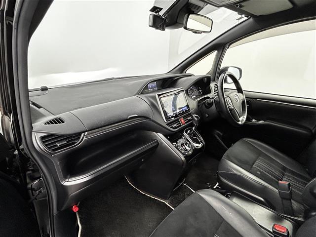 エスクァイア Ｇｉ　プレミアムパッケージ　ブラックテーラード　純正９インチナビ／モデリスタ／純正フリップダウン／トヨタセーフティーセンス／両側パワースライドドア／ステアリングヒーター／シートヒーター／ＭＴモード付／クルーズコントロール／バックカメラ／ＬＥＤ（21枚目）