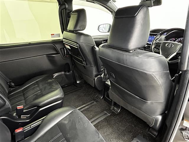 エスクァイア Ｇｉ　プレミアムパッケージ　ブラックテーラード　純正９インチナビ／モデリスタ／純正フリップダウン／トヨタセーフティーセンス／両側パワースライドドア／ステアリングヒーター／シートヒーター／ＭＴモード付／クルーズコントロール／バックカメラ／ＬＥＤ（23枚目）