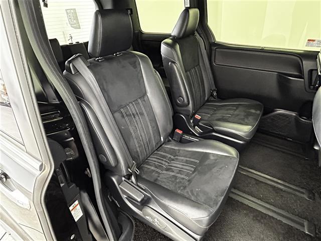 エスクァイア Ｇｉ　プレミアムパッケージ　ブラックテーラード　純正９インチナビ／モデリスタ／純正フリップダウン／トヨタセーフティーセンス／両側パワースライドドア／ステアリングヒーター／シートヒーター／ＭＴモード付／クルーズコントロール／バックカメラ／ＬＥＤ（24枚目）