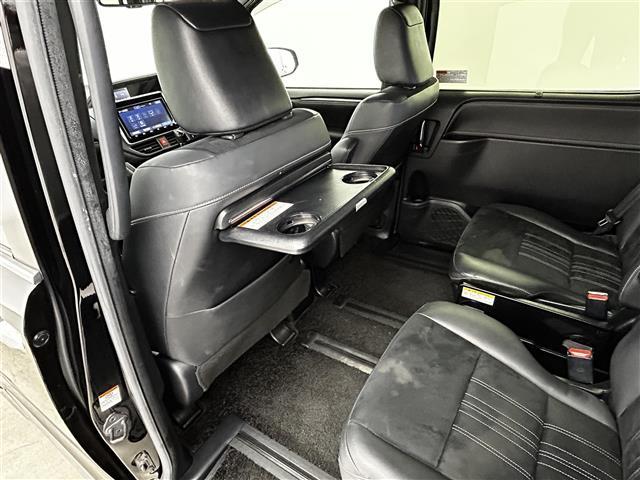 エスクァイア Ｇｉ　プレミアムパッケージ　ブラックテーラード　純正９インチナビ／モデリスタ／純正フリップダウン／トヨタセーフティーセンス／両側パワースライドドア／ステアリングヒーター／シートヒーター／ＭＴモード付／クルーズコントロール／バックカメラ／ＬＥＤ（25枚目）