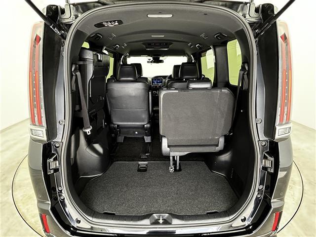 エスクァイア Ｇｉ　プレミアムパッケージ　ブラックテーラード　純正９インチナビ／モデリスタ／純正フリップダウン／トヨタセーフティーセンス／両側パワースライドドア／ステアリングヒーター／シートヒーター／ＭＴモード付／クルーズコントロール／バックカメラ／ＬＥＤ（30枚目）