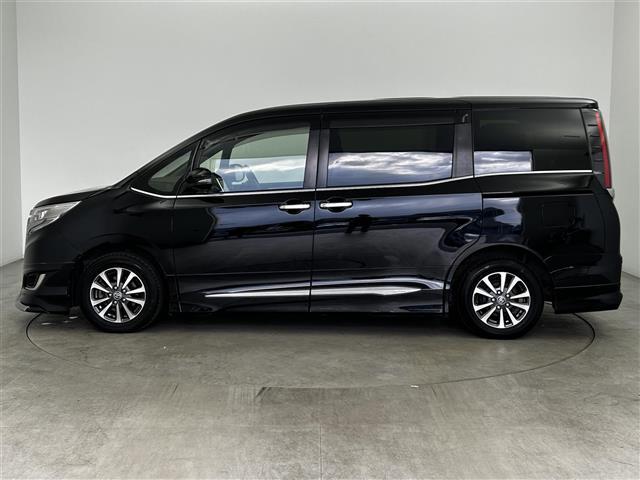 エスクァイア Ｇｉ　プレミアムパッケージ　ブラックテーラード　純正９インチナビ／モデリスタ／純正フリップダウン／トヨタセーフティーセンス／両側パワースライドドア／ステアリングヒーター／シートヒーター／ＭＴモード付／クルーズコントロール／バックカメラ／ＬＥＤ（33枚目）