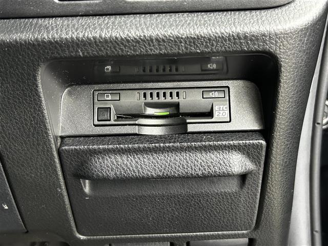 エスクァイア Ｇｉ　プレミアムパッケージ　ブラックテーラード　純正９インチナビ／モデリスタ／純正フリップダウン／トヨタセーフティーセンス／両側パワースライドドア／ステアリングヒーター／シートヒーター／ＭＴモード付／クルーズコントロール／バックカメラ／ＬＥＤ（39枚目）