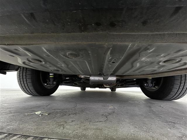 エスクァイア Ｇｉ　プレミアムパッケージ　ブラックテーラード　純正９インチナビ／モデリスタ／純正フリップダウン／トヨタセーフティーセンス／両側パワースライドドア／ステアリングヒーター／シートヒーター／ＭＴモード付／クルーズコントロール／バックカメラ／ＬＥＤ（43枚目）