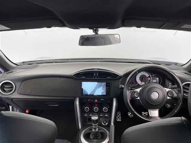 86 GTリミテッド ワンオーナ 6速マニュアル 社外ナビ フルセグ Bluetooth CD DVD シートヒーター クルーズコントロール ハーフレザーシート 純正アルミホイール 保証書 取扱説明書(2枚目)