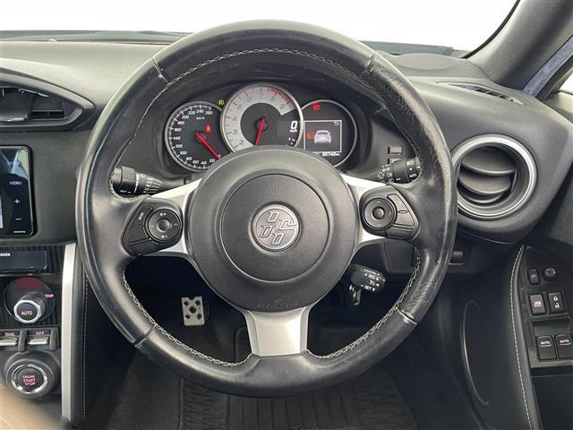 86 GTリミテッド ワンオーナ 6速マニュアル 社外ナビ フルセグ Bluetooth CD DVD シートヒーター クルーズコントロール ハーフレザーシート 純正アルミホイール 保証書 取扱説明書(4枚目)