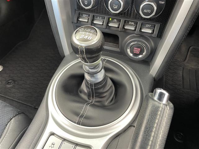 86 GTリミテッド ワンオーナ 6速マニュアル 社外ナビ フルセグ Bluetooth CD DVD シートヒーター クルーズコントロール ハーフレザーシート 純正アルミホイール 保証書 取扱説明書(13枚目)