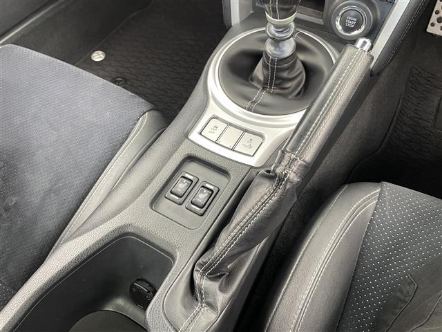 86 GTリミテッド ワンオーナ 6速マニュアル 社外ナビ フルセグ Bluetooth CD DVD シートヒーター クルーズコントロール ハーフレザーシート 純正アルミホイール 保証書 取扱説明書(14枚目)