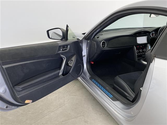 86 GTリミテッド ワンオーナ 6速マニュアル 社外ナビ フルセグ Bluetooth CD DVD シートヒーター クルーズコントロール ハーフレザーシート 純正アルミホイール 保証書 取扱説明書(23枚目)