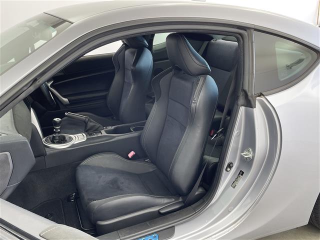 86 GTリミテッド ワンオーナ 6速マニュアル 社外ナビ フルセグ Bluetooth CD DVD シートヒーター クルーズコントロール ハーフレザーシート 純正アルミホイール 保証書 取扱説明書(24枚目)