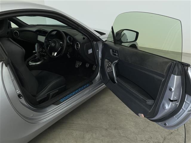 86 GTリミテッド ワンオーナ 6速マニュアル 社外ナビ フルセグ Bluetooth CD DVD シートヒーター クルーズコントロール ハーフレザーシート 純正アルミホイール 保証書 取扱説明書(26枚目)