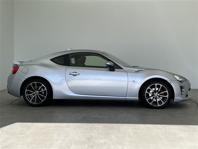 86 GTリミテッド ワンオーナ 6速マニュアル 社外ナビ フルセグ Bluetooth CD DVD シートヒーター クルーズコントロール ハーフレザーシート 純正アルミホイール 保証書 取扱説明書(35枚目)