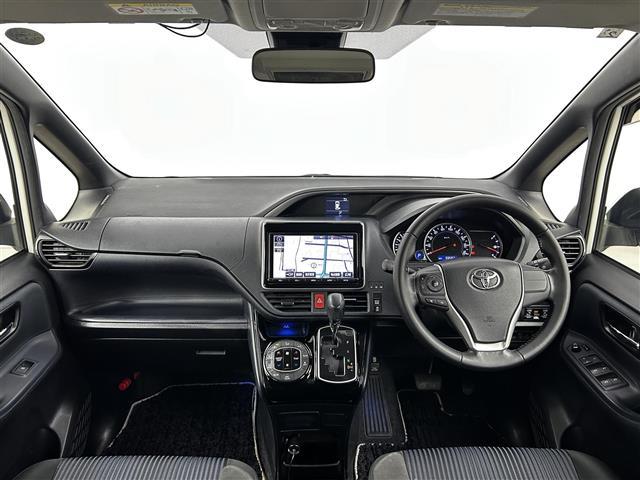 ヴォクシー ZS 煌II ワンオーナー 純正SDナビ 両側パワースライドドア バックカメラ オートライト オートマチックハイビーム 3列シート 純正フロアマット 純正アルミホイル ETC LEDヘッドライト(2枚目)