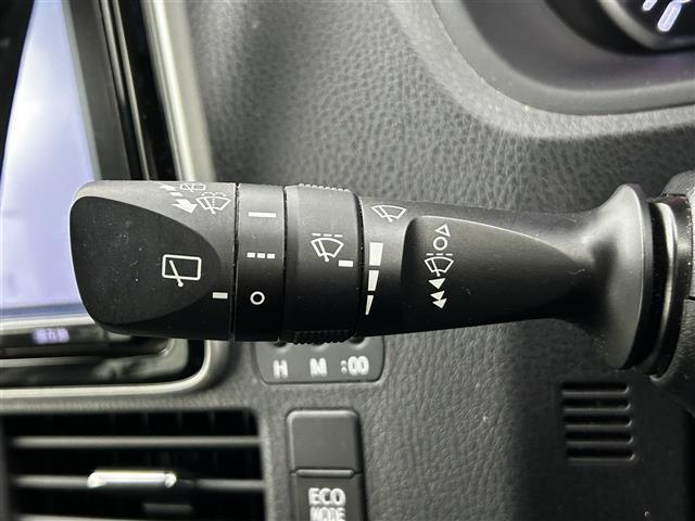 ヴォクシー ZS 煌II ワンオーナー 純正SDナビ 両側パワースライドドア バックカメラ オートライト オートマチックハイビーム 3列シート 純正フロアマット 純正アルミホイル ETC LEDヘッドライト(8枚目)