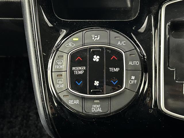 ヴォクシー ZS 煌II ワンオーナー 純正SDナビ 両側パワースライドドア バックカメラ オートライト オートマチックハイビーム 3列シート 純正フロアマット 純正アルミホイル ETC LEDヘッドライト(13枚目)