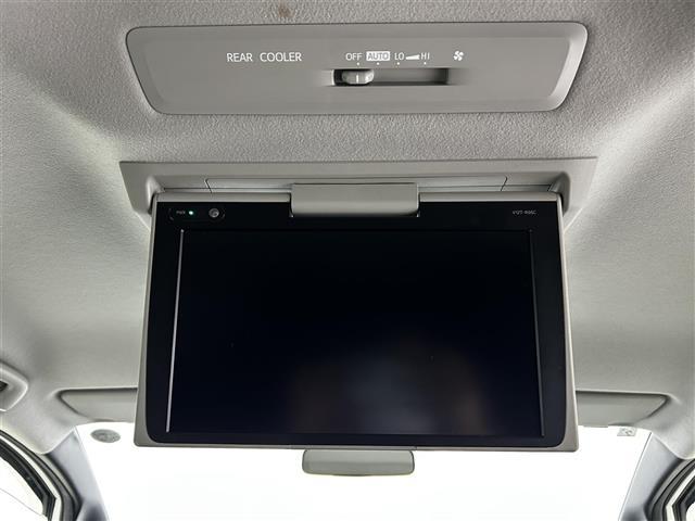 ヴォクシー ZS 煌II ワンオーナー 純正SDナビ 両側パワースライドドア バックカメラ オートライト オートマチックハイビーム 3列シート 純正フロアマット 純正アルミホイル ETC LEDヘッドライト(19枚目)