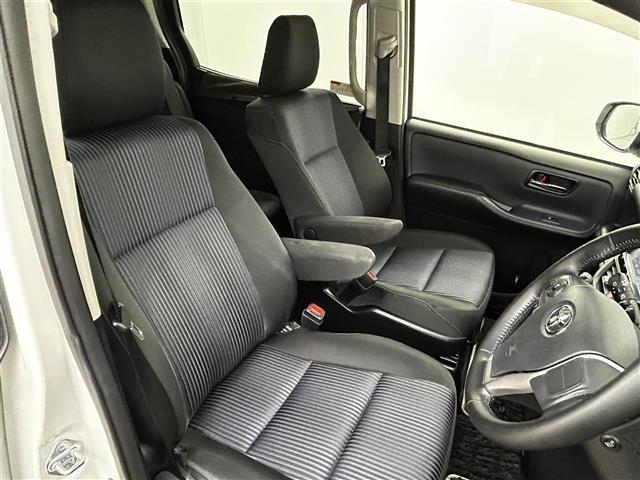 ヴォクシー ZS 煌II ワンオーナー 純正SDナビ 両側パワースライドドア バックカメラ オートライト オートマチックハイビーム 3列シート 純正フロアマット 純正アルミホイル ETC LEDヘッドライト(22枚目)