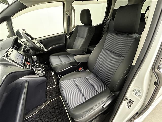 ヴォクシー ZS 煌II ワンオーナー 純正SDナビ 両側パワースライドドア バックカメラ オートライト オートマチックハイビーム 3列シート 純正フロアマット 純正アルミホイル ETC LEDヘッドライト(24枚目)