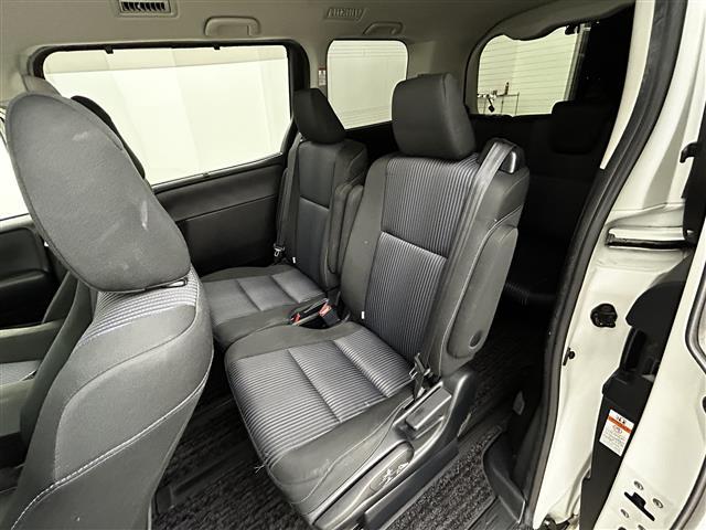 ヴォクシー ZS 煌II ワンオーナー 純正SDナビ 両側パワースライドドア バックカメラ オートライト オートマチックハイビーム 3列シート 純正フロアマット 純正アルミホイル ETC LEDヘッドライト(28枚目)