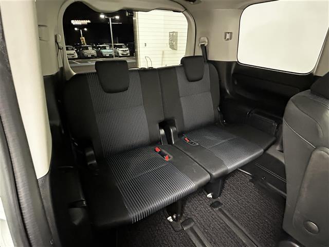 ヴォクシー ZS 煌II ワンオーナー 純正SDナビ 両側パワースライドドア バックカメラ オートライト オートマチックハイビーム 3列シート 純正フロアマット 純正アルミホイル ETC LEDヘッドライト(29枚目)