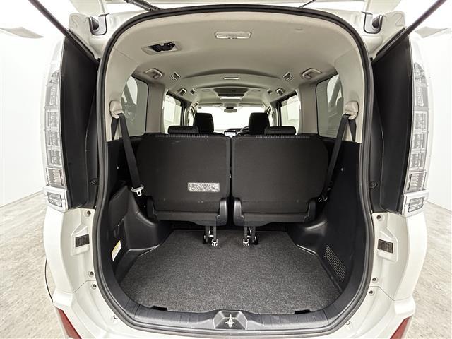 ヴォクシー ZS 煌II ワンオーナー 純正SDナビ 両側パワースライドドア バックカメラ オートライト オートマチックハイビーム 3列シート 純正フロアマット 純正アルミホイル ETC LEDヘッドライト(30枚目)