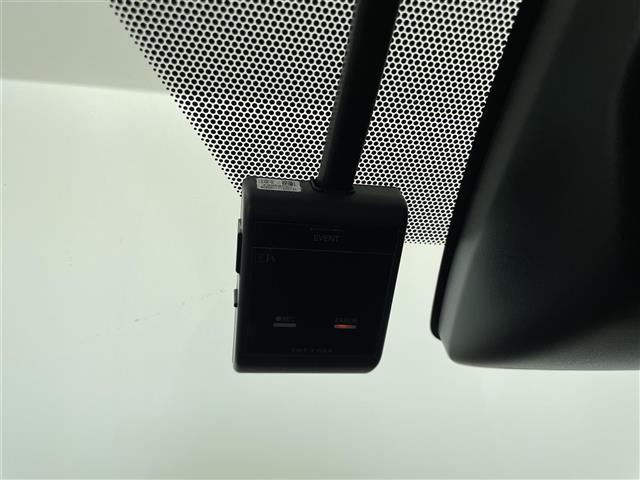 エスクァイア ハイブリッドＧｉ　純正ナビ　フルセグ　Ｂｌｕｅｔｏｏｔｈ　ＣＤ　ＤＶＤ　フリップダウンモニター　ドライブレコーダー　シートヒーター　クルーズコントロール　バックカメラ　オートハイビーム　プリクラッシュセーフティー（14枚目）