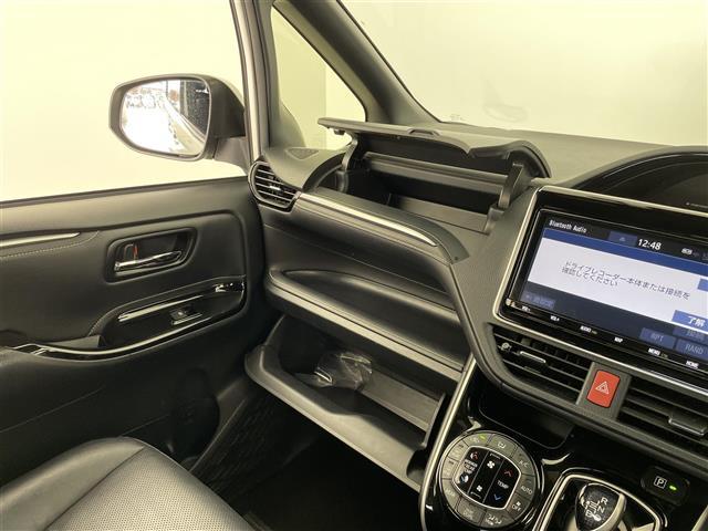 エスクァイア ハイブリッドＧｉ　純正ナビ　フルセグ　Ｂｌｕｅｔｏｏｔｈ　ＣＤ　ＤＶＤ　フリップダウンモニター　ドライブレコーダー　シートヒーター　クルーズコントロール　バックカメラ　オートハイビーム　プリクラッシュセーフティー（15枚目）