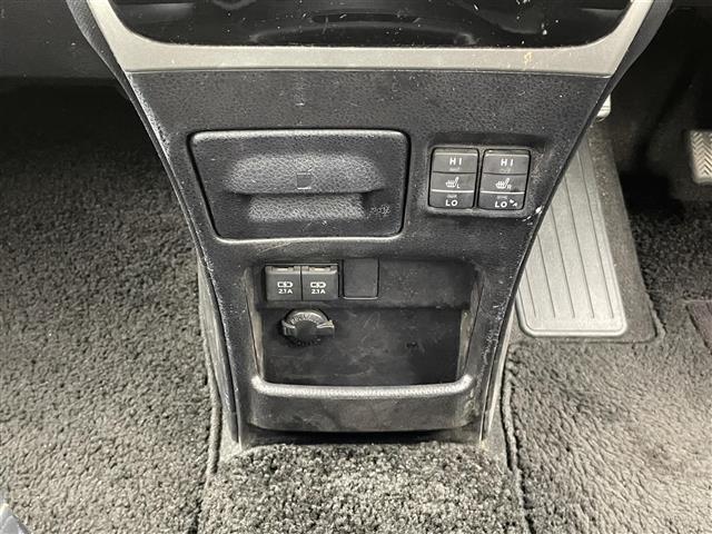 エスクァイア ハイブリッドＧｉ　純正ナビ　フルセグ　Ｂｌｕｅｔｏｏｔｈ　ＣＤ　ＤＶＤ　フリップダウンモニター　ドライブレコーダー　シートヒーター　クルーズコントロール　バックカメラ　オートハイビーム　プリクラッシュセーフティー（19枚目）