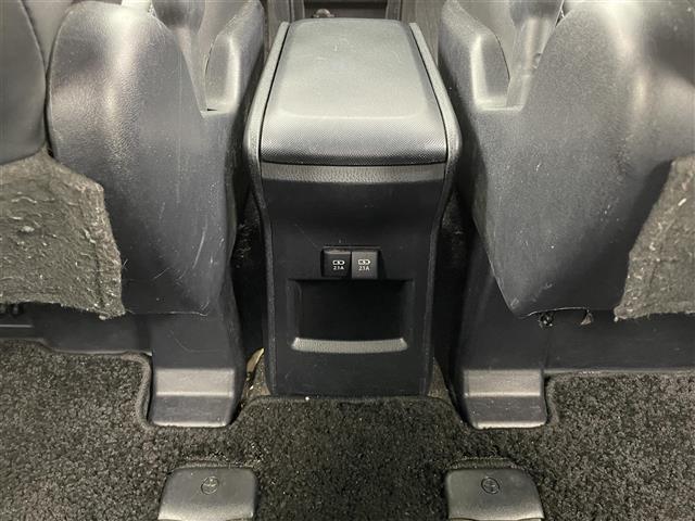 エスクァイア ハイブリッドＧｉ　純正ナビ　フルセグ　Ｂｌｕｅｔｏｏｔｈ　ＣＤ　ＤＶＤ　フリップダウンモニター　ドライブレコーダー　シートヒーター　クルーズコントロール　バックカメラ　オートハイビーム　プリクラッシュセーフティー（21枚目）