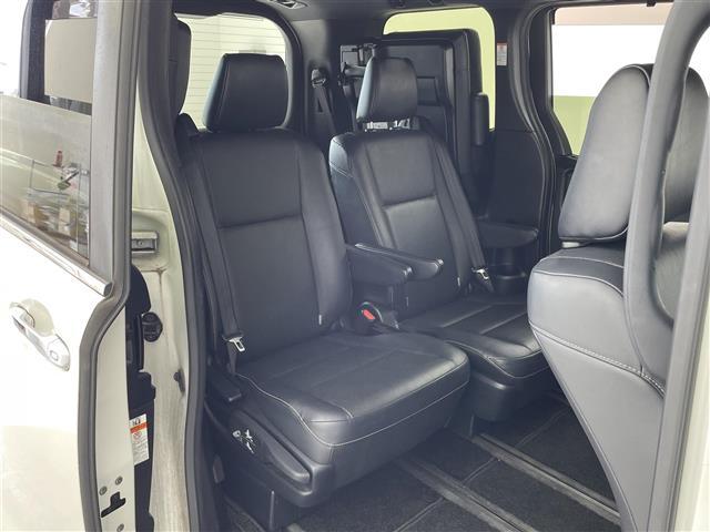 エスクァイア ハイブリッドＧｉ　純正ナビ　フルセグ　Ｂｌｕｅｔｏｏｔｈ　ＣＤ　ＤＶＤ　フリップダウンモニター　ドライブレコーダー　シートヒーター　クルーズコントロール　バックカメラ　オートハイビーム　プリクラッシュセーフティー（25枚目）