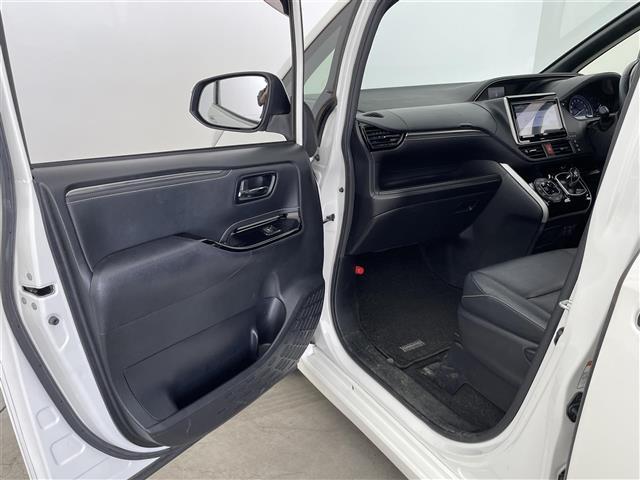 エスクァイア ハイブリッドＧｉ　純正ナビ　フルセグ　Ｂｌｕｅｔｏｏｔｈ　ＣＤ　ＤＶＤ　フリップダウンモニター　ドライブレコーダー　シートヒーター　クルーズコントロール　バックカメラ　オートハイビーム　プリクラッシュセーフティー（26枚目）