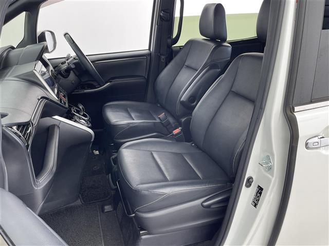 エスクァイア ハイブリッドＧｉ　純正ナビ　フルセグ　Ｂｌｕｅｔｏｏｔｈ　ＣＤ　ＤＶＤ　フリップダウンモニター　ドライブレコーダー　シートヒーター　クルーズコントロール　バックカメラ　オートハイビーム　プリクラッシュセーフティー（27枚目）