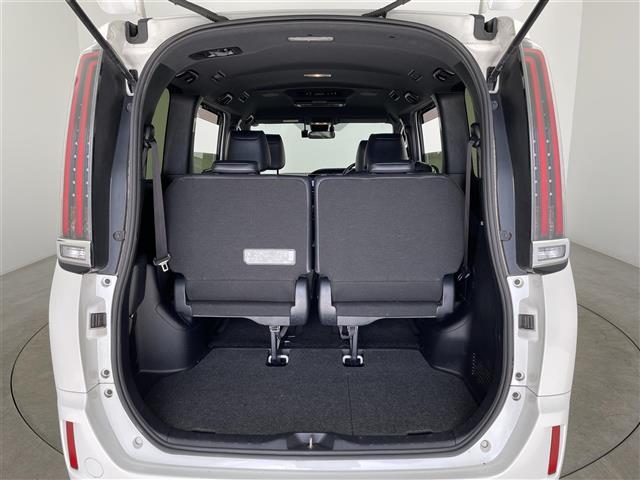 エスクァイア ハイブリッドＧｉ　純正ナビ　フルセグ　Ｂｌｕｅｔｏｏｔｈ　ＣＤ　ＤＶＤ　フリップダウンモニター　ドライブレコーダー　シートヒーター　クルーズコントロール　バックカメラ　オートハイビーム　プリクラッシュセーフティー（31枚目）