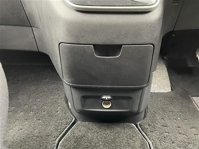 セレナ ハイウェイスター　Ｖ　プロパイロット　純正ナビ　フルセグ　Ｂｌｕｅｔｏｏｔｈ　ＣＤ　ＤＶＤ　ドライブレコーダー　ＥＴＣ　デジタルインナーミラー　両側パワースライドドア　フリップダウンモニター　アラウンドビューモニター（18枚目）