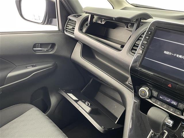 セレナ ハイウェイスター　Ｖ　プロパイロット　純正ナビ　フルセグ　Ｂｌｕｅｔｏｏｔｈ　ＣＤ　ＤＶＤ　ドライブレコーダー　ＥＴＣ　デジタルインナーミラー　両側パワースライドドア　フリップダウンモニター　アラウンドビューモニター（19枚目）