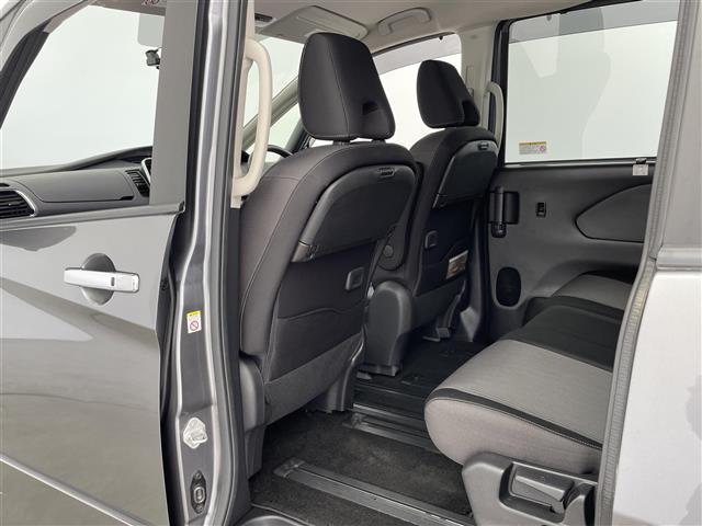 セレナ ハイウェイスター　Ｖ　プロパイロット　純正ナビ　フルセグ　Ｂｌｕｅｔｏｏｔｈ　ＣＤ　ＤＶＤ　ドライブレコーダー　ＥＴＣ　デジタルインナーミラー　両側パワースライドドア　フリップダウンモニター　アラウンドビューモニター（24枚目）