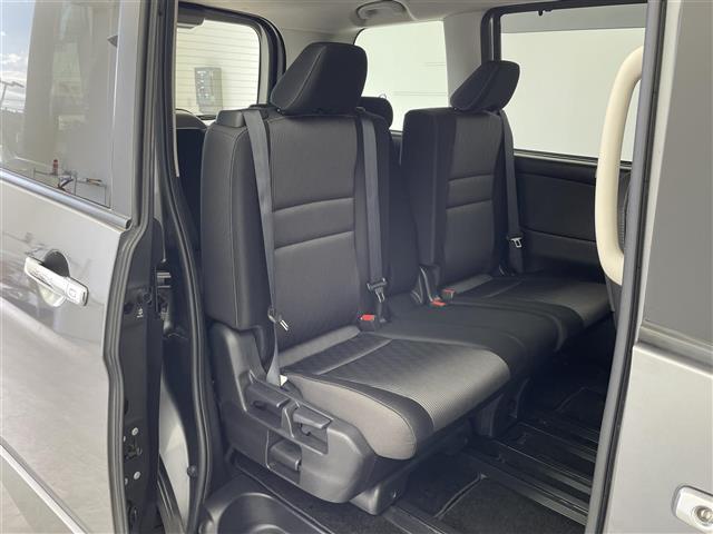 セレナ ハイウェイスター　Ｖ　プロパイロット　純正ナビ　フルセグ　Ｂｌｕｅｔｏｏｔｈ　ＣＤ　ＤＶＤ　ドライブレコーダー　ＥＴＣ　デジタルインナーミラー　両側パワースライドドア　フリップダウンモニター　アラウンドビューモニター（28枚目）