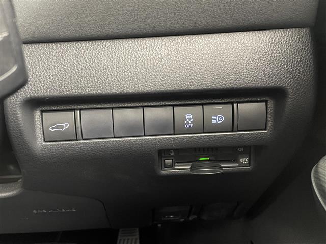 ハリアー Ｇ　トヨタセーフティーセンス　レーダークルーズコントロール　ＬＴＡ　プリクラッシュセーフティー　純正ディスプレイオーディオ　バックカメラ　デジタルインナーミラー　パワーバックドア　パワーシート（14枚目）