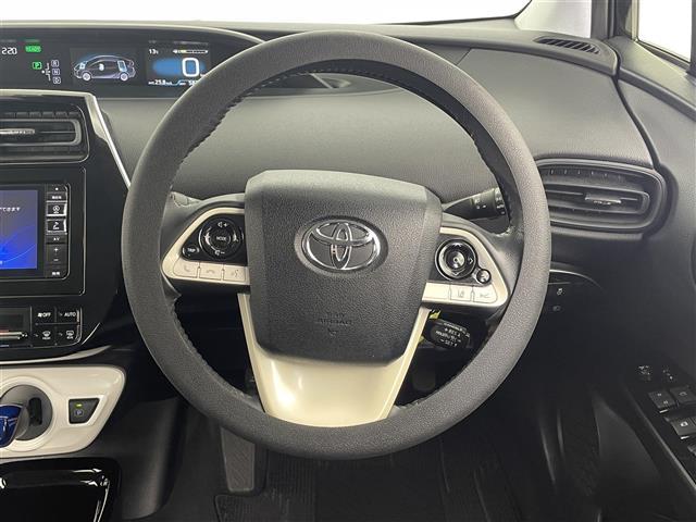 プリウス Ｓセーフティプラス　社外ナビ　Ｂｌｕｅｔｏｏｔｈ　フルセグ　ＣＤ　ＤＶＤ　バックカメラ　レーダークルーズコントロール　ＬＴＡ　ＡＨＢ　ビルトインＥＴＣ　ステアリングスイッチ　オートリトラミラー　スマートキー（4枚目）